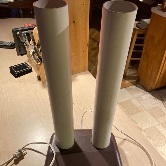 Peet Boot Dryer thermal convection to safely dry soggy footwear overnight. - Picture 2 of 7